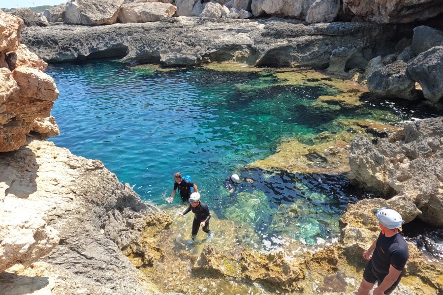 Coasteering en Cala Vedella
