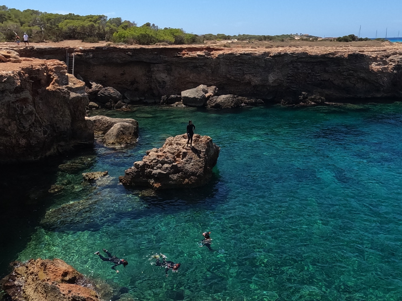 Coasteering en Cala Comte