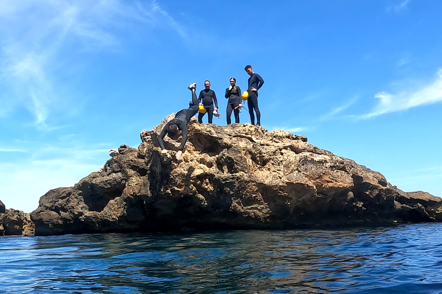 Coasteering en Cala Comte – Familias